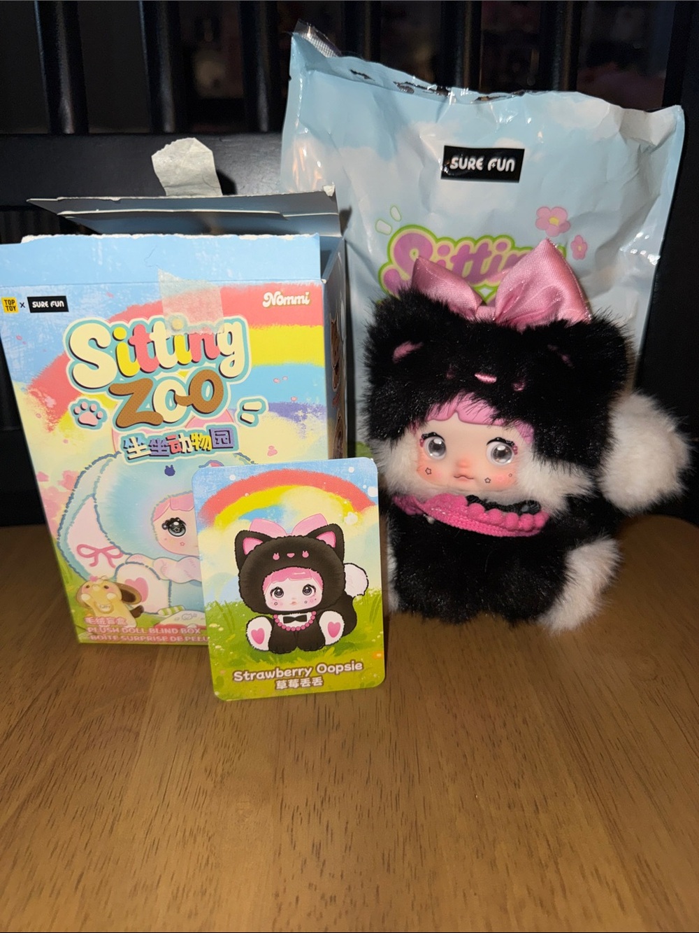 Nommi Sitting Zoo - Strawberry Oopsie
